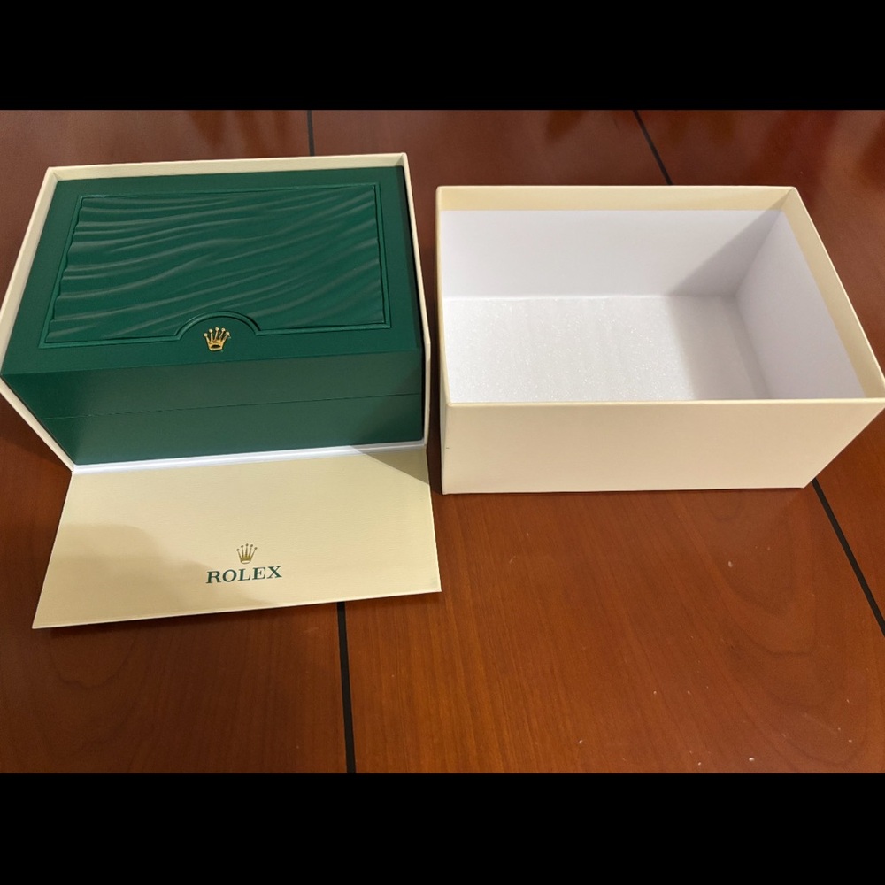 NWT Rolex Sea-Dweller 43 mm - Picture 5 of 6